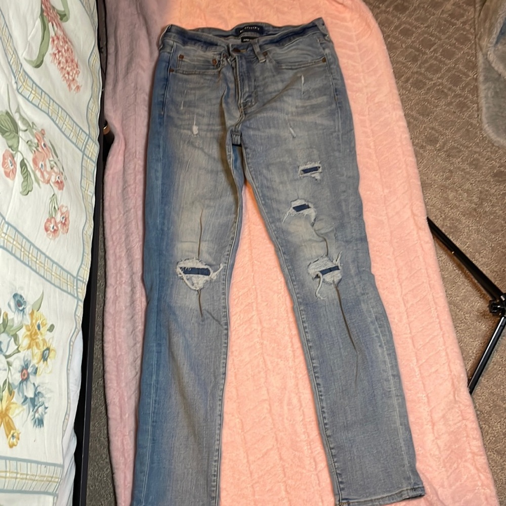 Aeropostale Lightwash Covered-Rips Skinny Jeans Size 30/30